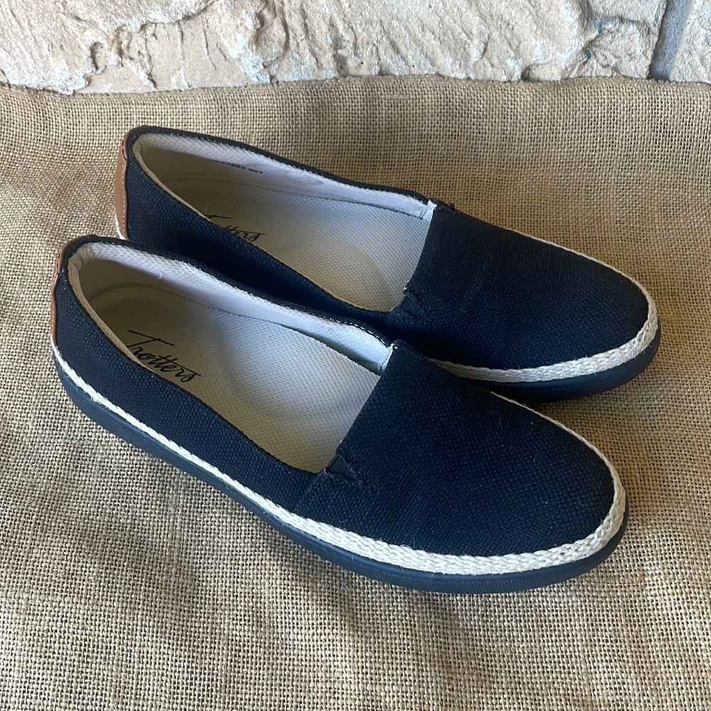 Trotters Black and Tan Mules